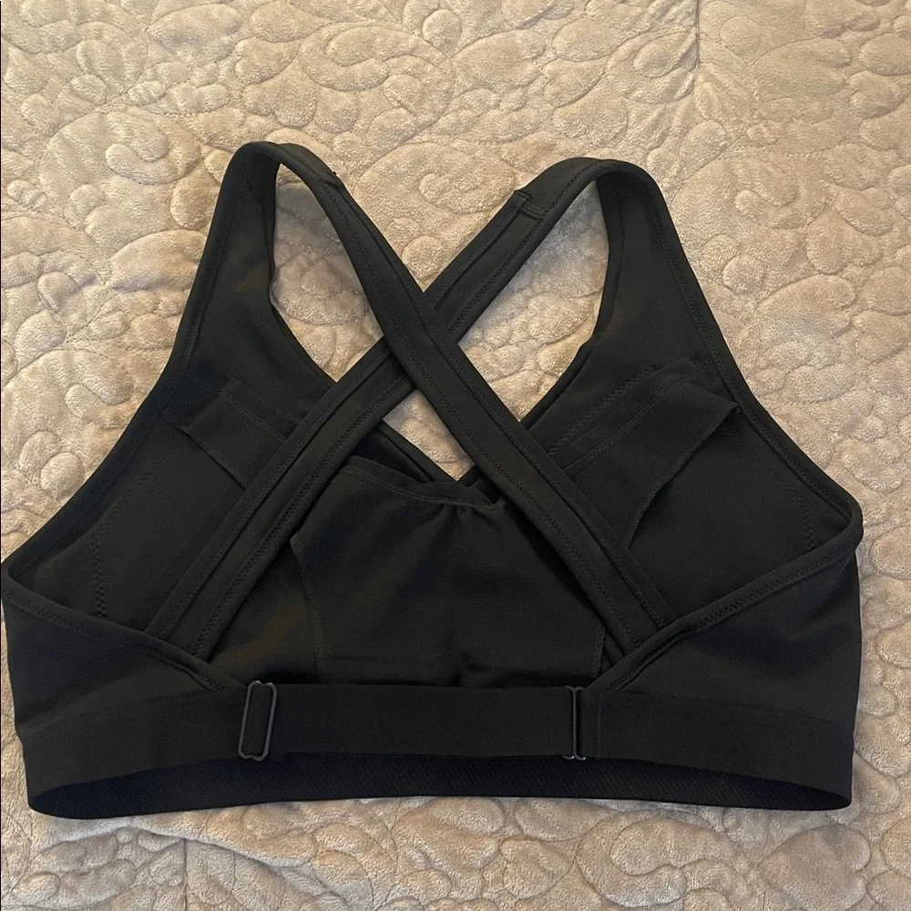 Nike Women's Black Cross-Back Sports Bra - Picture 2 of 7